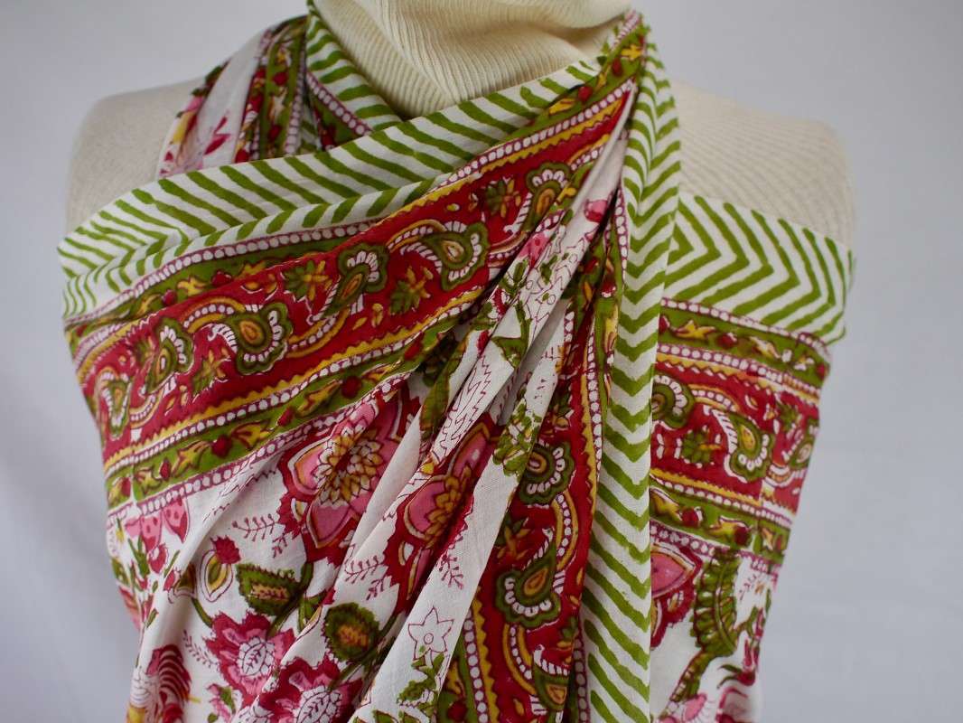 Foulard Rose, Bordeaux, Vert, Jaune et Fond Blanc - W521-1