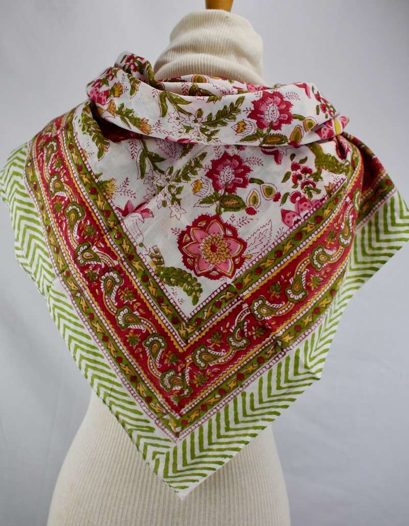 Foulard Rose, Bordeaux, Vert, Jaune et Fond Blanc - W521-1