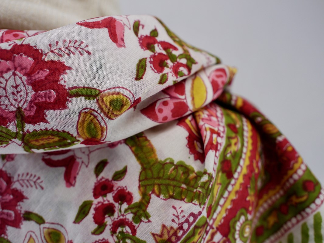 Foulard Rose, Bordeaux, Vert, Jaune et Fond Blanc - W521-1