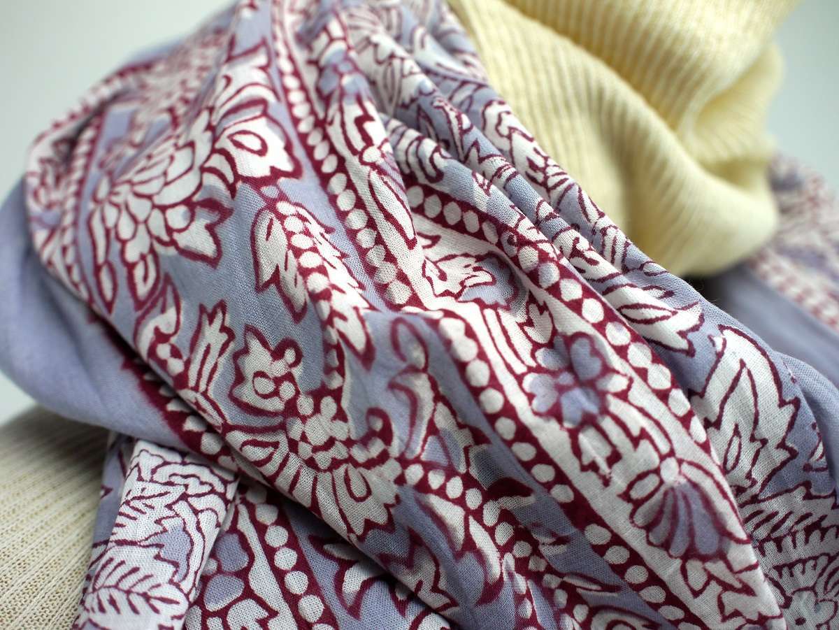 Foulard Gris Bleuté, Blanc et Lie de Vin - S404-4