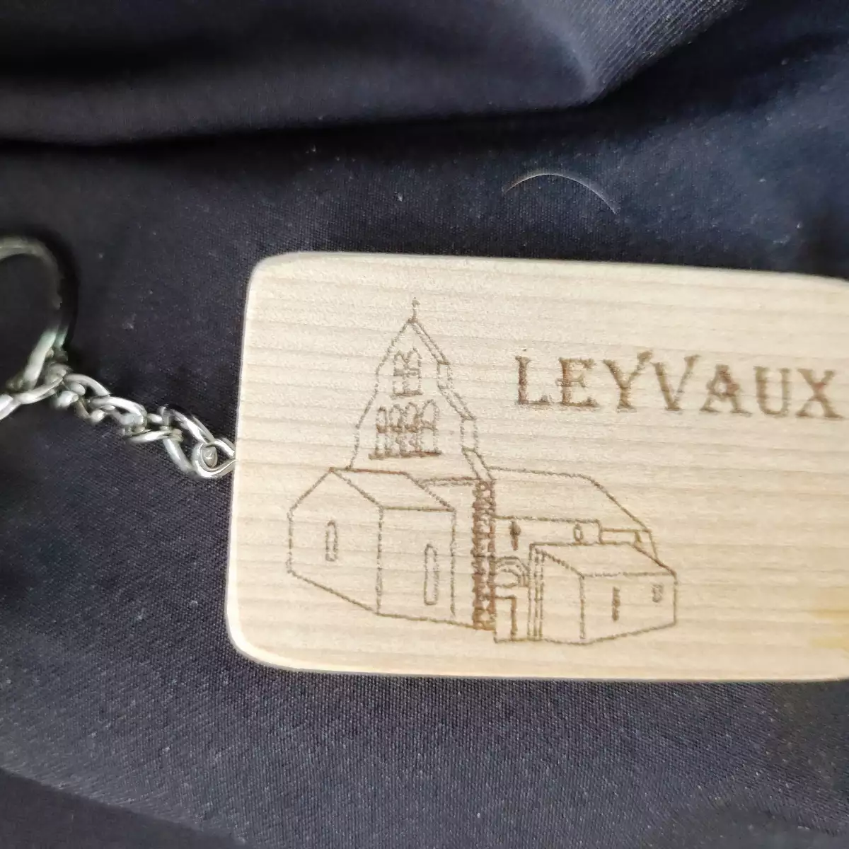 Porte clé en bois Église de Leyvaux