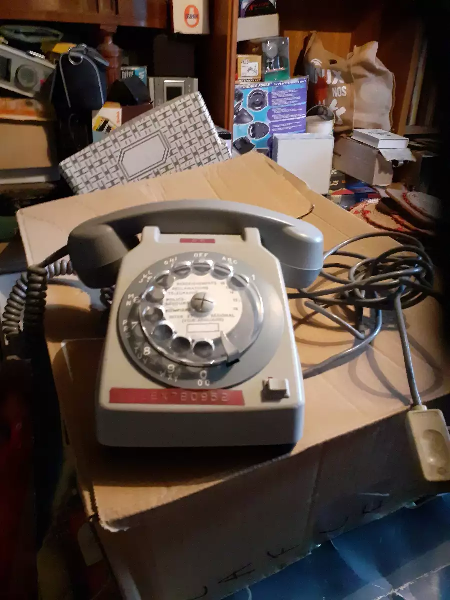 Téléphone ancien avec cadrant